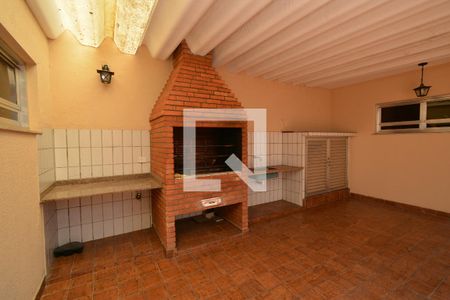 Casa à venda com 291m², 4 quartos e 4 vagas Casa à venda com 291m², 4 quartos e 4 vagasQuintal