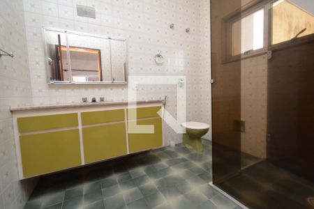 Casa à venda com 291m², 4 quartos e 4 vagas Casa à venda com 291m², 4 quartos e 4 vagasBanheiro da Suíte 1