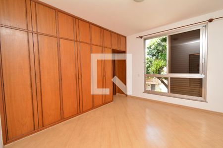 Casa à venda com 291m², 4 quartos e 4 vagas Casa à venda com 291m², 4 quartos e 4 vagasSuíte 3