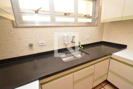 Casa à venda com 291m², 4 quartos e 4 vagas Casa à venda com 291m², 4 quartos e 4 vagasCozinha