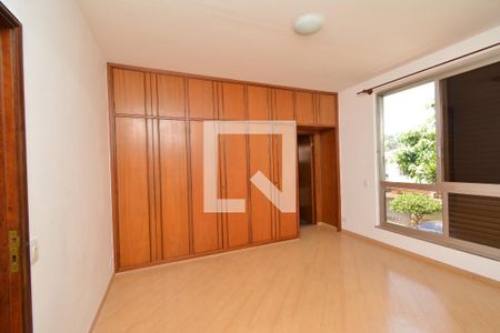 Casa à venda com 291m², 4 quartos e 4 vagas Casa à venda com 291m², 4 quartos e 4 vagasSuíte 3