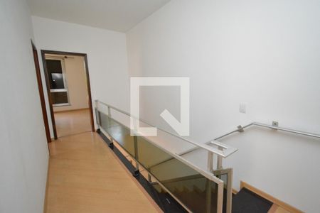 Casa à venda com 291m², 4 quartos e 4 vagas Casa à venda com 291m², 4 quartos e 4 vagasCorredor