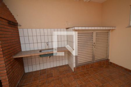 Casa à venda com 291m², 4 quartos e 4 vagas Casa à venda com 291m², 4 quartos e 4 vagasQuintal