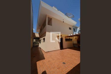 Casa à venda com 291m², 4 quartos e 4 vagas Casa à venda com 291m², 4 quartos e 4 vagasQuintal