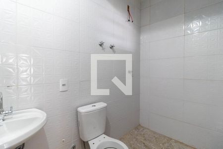 Banheiro de casa para alugar com 2 quartos, 40m² em Vila Zat, São Paulo