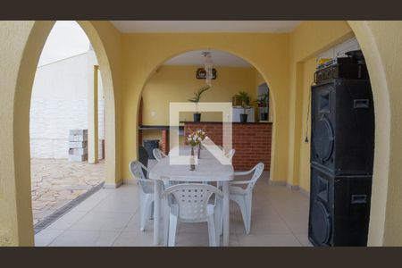 Casa à venda com 150m², 4 quartos e 2 vagas Casa à venda com 150m², 4 quartos e 2 vagasChurrasqueira