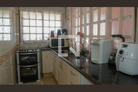 Casa à venda com 150m², 4 quartos e 2 vagas Casa à venda com 150m², 4 quartos e 2 vagasCozinha