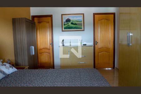 Casa à venda com 150m², 4 quartos e 2 vagas Casa à venda com 150m², 4 quartos e 2 vagasSuíte