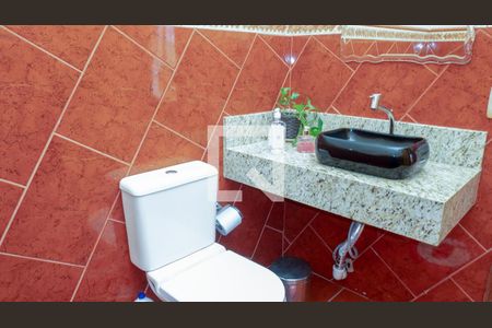 Casa à venda com 150m², 4 quartos e 2 vagas Casa à venda com 150m², 4 quartos e 2 vagasBanheiro Social 2