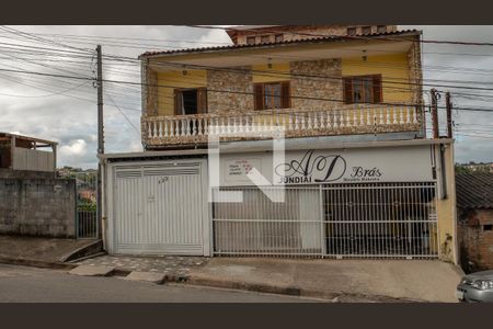 Casa à venda com 150m², 4 quartos e 2 vagas Casa à venda com 150m², 4 quartos e 2 vagasFachada