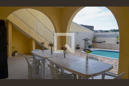 Casa à venda com 150m², 4 quartos e 2 vagas Casa à venda com 150m², 4 quartos e 2 vagasChurrasqueira