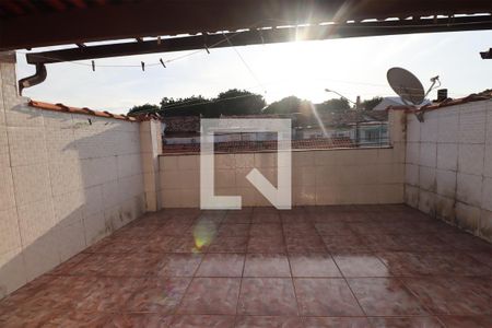 Casa de condomínio à venda com 200m², 2 quartos e 2 vagasQuarto_1_varanda