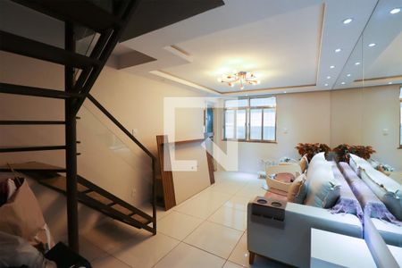 Sala de estar de casa de condomínio à venda com 2 quartos, 200m² em Irajá, Rio de Janeiro