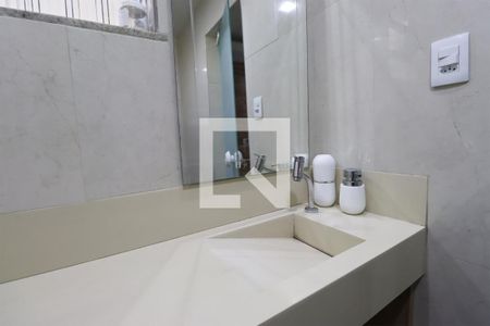 Casa de condomínio à venda com 200m², 2 quartos e 2 vagasBanheiro da suíte