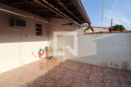 Casa de condomínio à venda com 200m², 2 quartos e 2 vagasQuarto_1_varanda