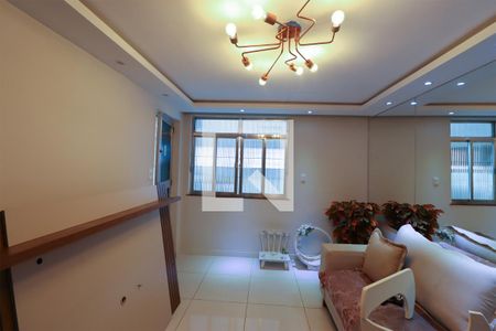 Sala de estar de casa de condomínio à venda com 2 quartos, 200m² em Irajá, Rio de Janeiro