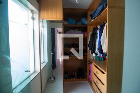 Casa para alugar com 573m², 4 quartos e 7 vagas Casa para alugar com 573m², 4 quartos e 7 vagasCloset