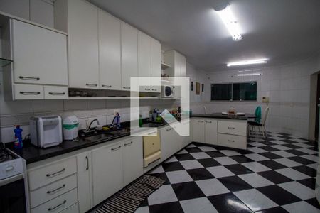 Casa para alugar com 573m², 4 quartos e 7 vagas Casa para alugar com 573m², 4 quartos e 7 vagasCozinha - Armários