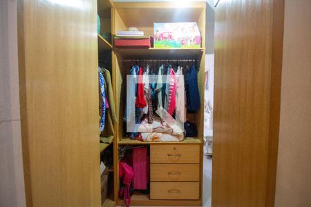 Casa para alugar com 573m², 4 quartos e 7 vagas Casa para alugar com 573m², 4 quartos e 7 vagasCloset