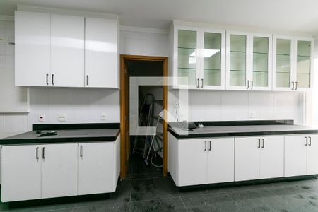 Apartamento à venda com 206m², 4 quartos e 4 vagasCozinha - Armários