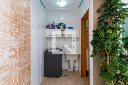 Casa à venda com 230m², 3 quartos e 4 vagas1o. Andar - Área de serviço