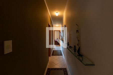Casa à venda com 230m², 3 quartos e 4 vagas2o. Andar - Corredor