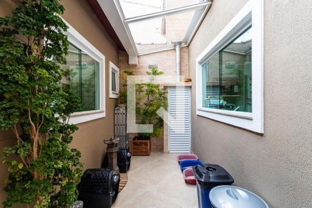 Casa à venda com 230m², 3 quartos e 4 vagas1o. Andar - Área de serviço