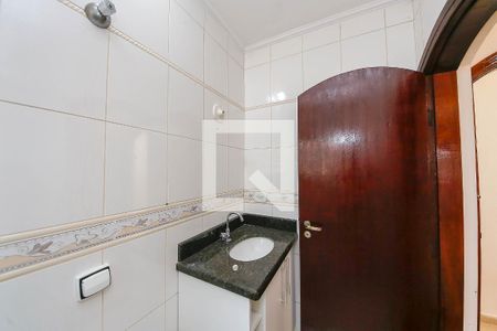 Banheiro Suíte 1 de casa para alugar com 2 quartos, 150m² em Vila Antonieta, São Paulo