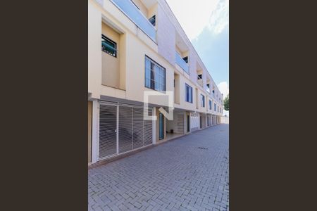 Casa à venda com 160m², 3 quartos e 3 vagas Casa à venda com 160m², 3 quartos e 3 vagasFrente