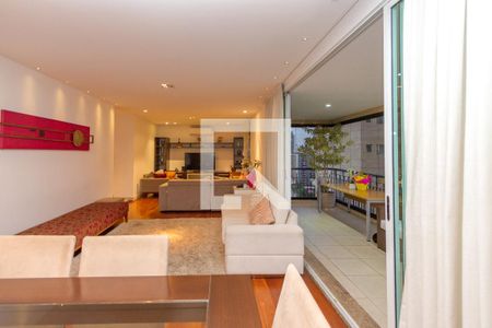 Apartamento à venda com 167m², 3 quartos e 3 vagas Apartamento à venda com 167m², 3 quartos e 3 vagasSala