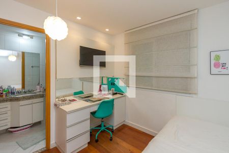 Apartamento à venda com 167m², 3 quartos e 3 vagas Apartamento à venda com 167m², 3 quartos e 3 vagasSuíte 3