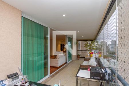 Apartamento à venda com 167m², 3 quartos e 3 vagas Apartamento à venda com 167m², 3 quartos e 3 vagasVaranda da Sala