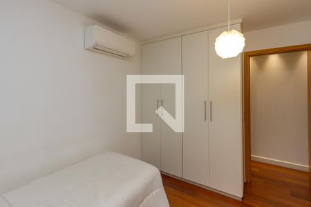 Apartamento à venda com 167m², 3 quartos e 3 vagas Apartamento à venda com 167m², 3 quartos e 3 vagasSuíte 3