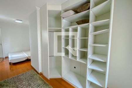 Apartamento à venda com 70m², 2 quartos e 1 vaga Apartamento à venda com 70m², 2 quartos e 1 vagaCloset da Suite