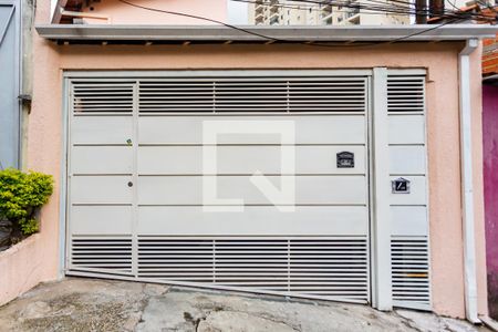 Casa à venda com 130m², 4 quartos e 2 vagas Casa à venda com 130m², 4 quartos e 2 vagasFachada