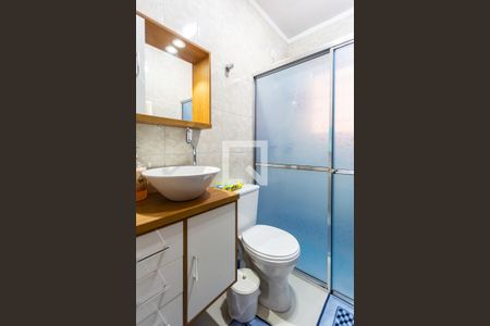 Casa à venda com 130m², 4 quartos e 2 vagas Casa à venda com 130m², 4 quartos e 2 vagasBanheiro