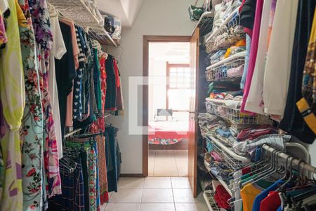 Casa de condomínio à venda com 420m², 4 quartos e 3 vagasCloset da suíte