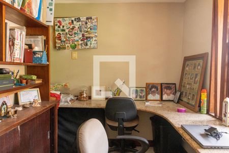 Casa de condomínio à venda com 420m², 4 quartos e 3 vagasEscritório