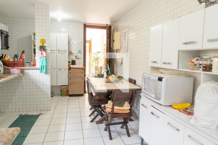 Casa de condomínio à venda com 420m², 4 quartos e 3 vagasCozinha 