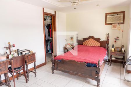 Casa de condomínio à venda com 420m², 4 quartos e 3 vagasSuíte