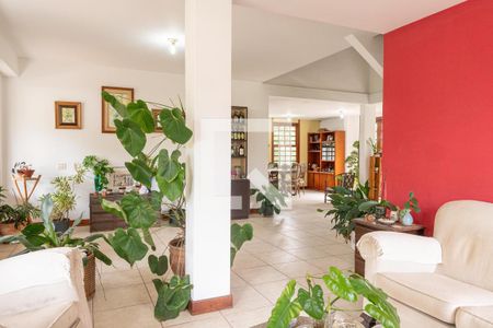 Sala  de casa de condomínio à venda com 4 quartos, 420m² em Itaipu, Niterói