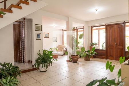 Sala  de casa de condomínio à venda com 4 quartos, 420m² em Itaipu, Niterói