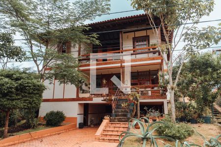 Casa de condomínio à venda com 420m², 4 quartos e 3 vagasFachada 