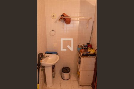 Casa de condomínio à venda com 420m², 4 quartos e 3 vagasBanheiro de Serviço