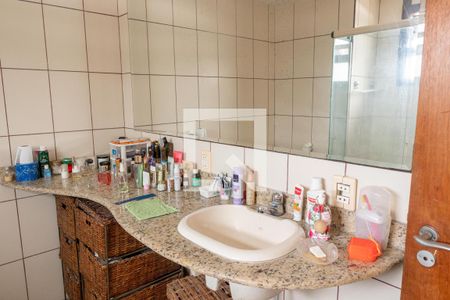 Casa de condomínio à venda com 420m², 4 quartos e 3 vagasBanheiro da Suíte