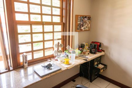 Casa de condomínio à venda com 420m², 4 quartos e 3 vagasEscritório