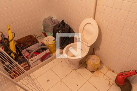 Casa de condomínio à venda com 420m², 4 quartos e 3 vagasBanheiro de Serviço