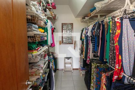 Casa de condomínio à venda com 420m², 4 quartos e 3 vagasCloset da suíte