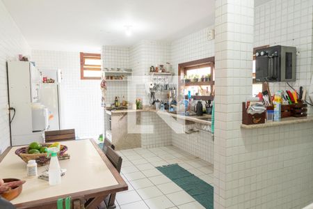 Casa de condomínio à venda com 420m², 4 quartos e 3 vagasCozinha 