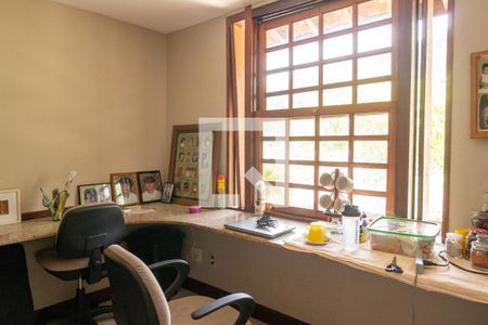 Casa de condomínio à venda com 420m², 4 quartos e 3 vagasEscritório